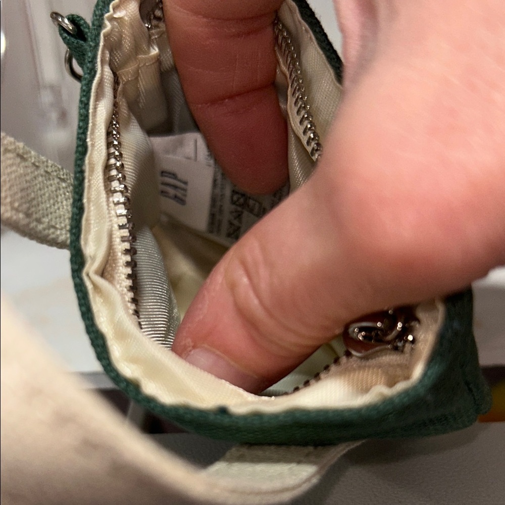 GAP Mini Tote Bag Charm Green & Cream Zipper Coin Pouch Keychain - Picture 7 of 7